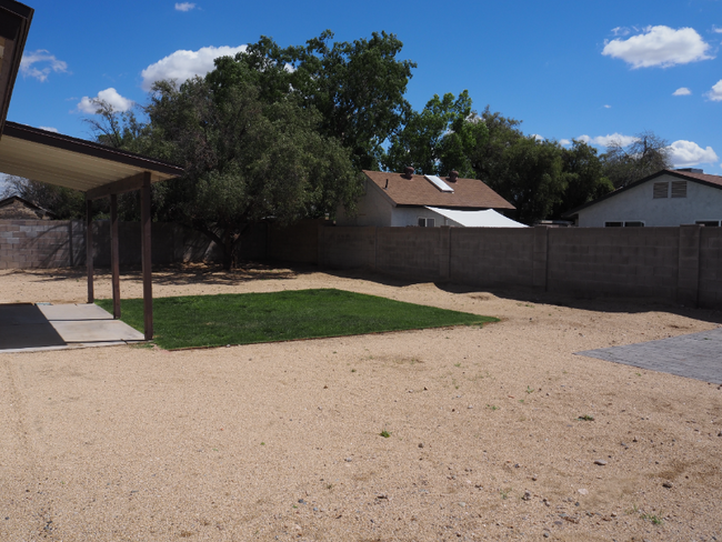 Building Photo - 1019 W Tonopah Dr