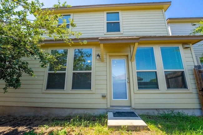 Building Photo - Beautiful 3 bedroom home in Gated community!