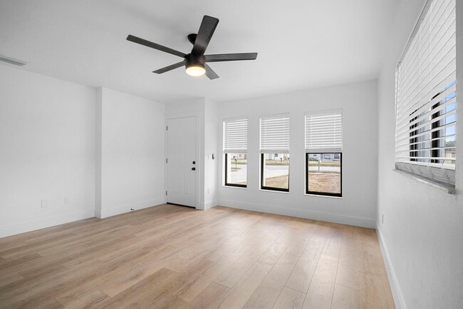 Building Photo - ****SPECIAL 2 WEEKS FREE****  Move-In Ready Cape Coral Home – Newly Remodeled Interior