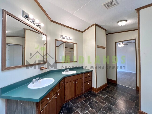 Building Photo - 575 Forts Pond Rd