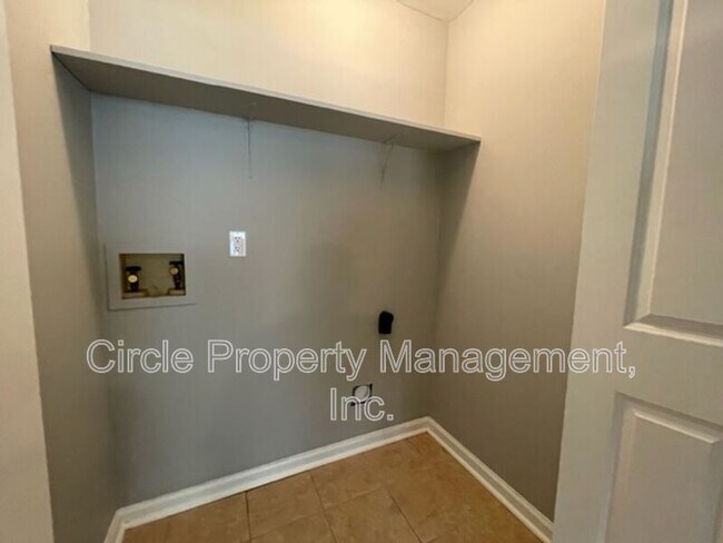Building Photo - 111 Claybill Dr