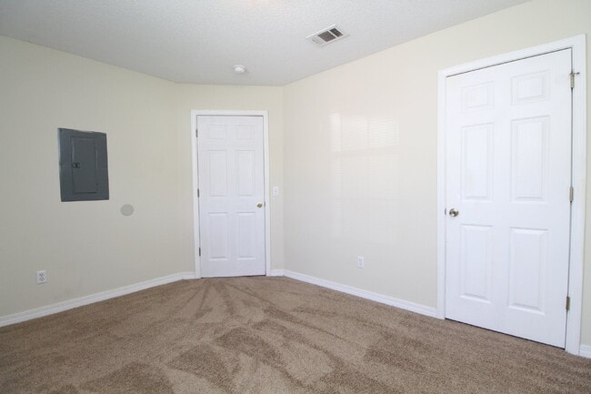 Building Photo - Spacious 3BR/2BA Home in Coral Village – A...