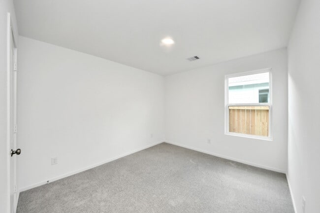 Building Photo - 1306 Charlotte Wy