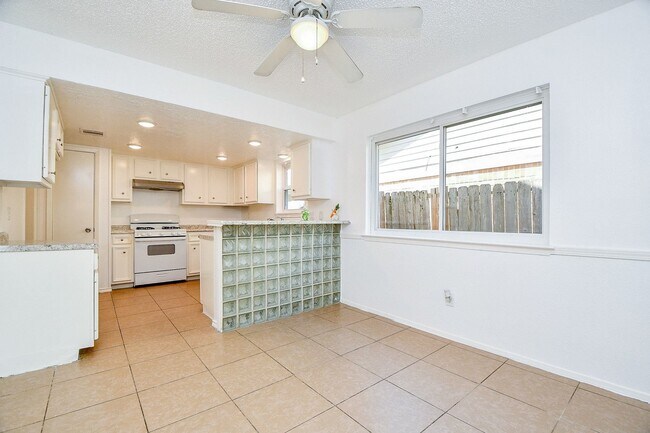 Building Photo - 7203 Santa Rita Dr