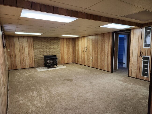 Building Photo - Great 4 Bd 2 Ba Home in Taylorsville