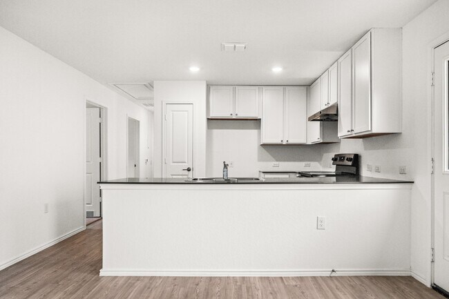 Building Photo - 907 Stricker Path