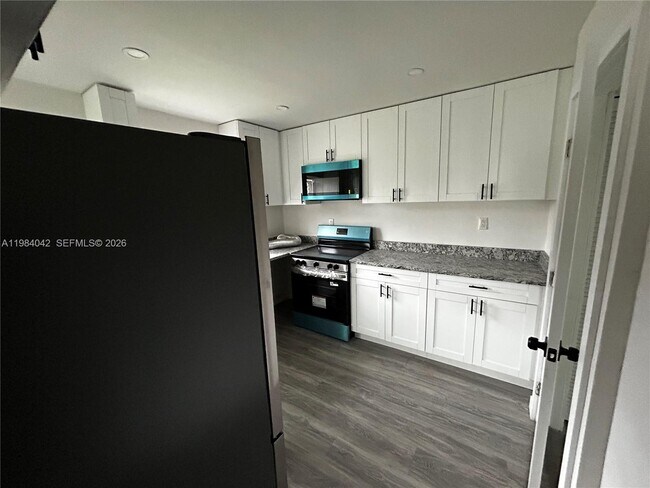 Building Photo - 4429 SW 21st St