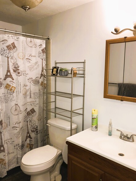 Bathroom - 4 N Hamilton St
