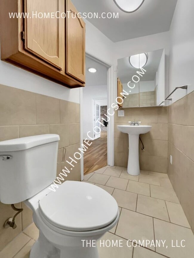 Building Photo - 720 W Alturas St