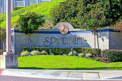 Entrace - 817 America Way