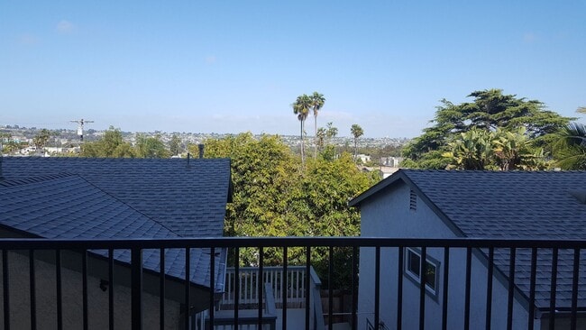 Building Photo - Beautiful 2BD/2BA Condo With Two Parking Spaces in PB