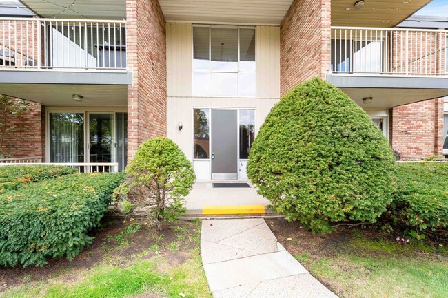 Building Photo - 2BD-2BTH HOME | NEWLY RENOVATED | BLOOMFIELD HILLS, MI