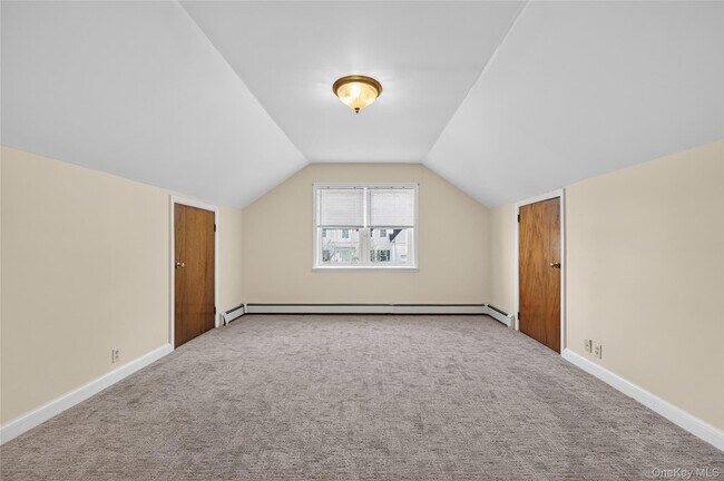 Building Photo - 3 Woodmere Ln