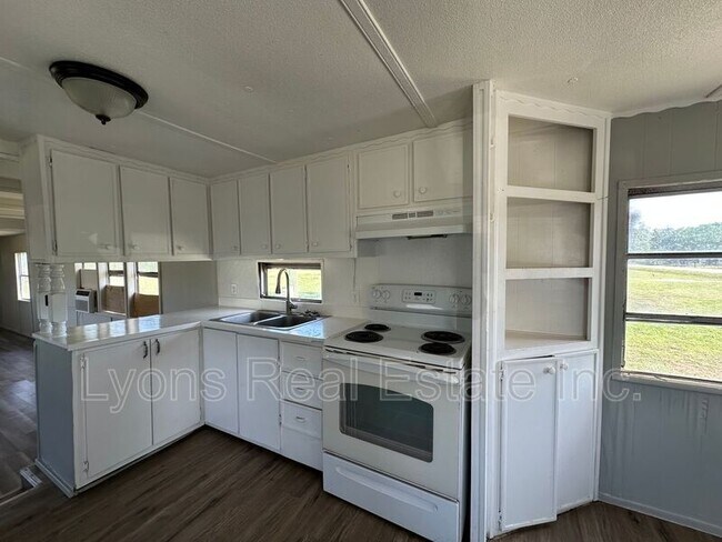 Building Photo - 8086 Heck Dr