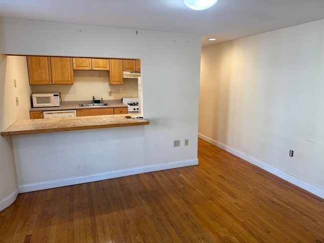 Building Photo - 114 Magazine St