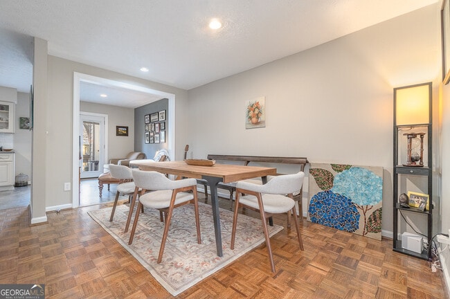 Building Photo - 302 Cedar Chase Cir NE