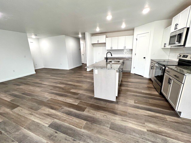 Living/Dining/Kitchen - 800 Hoffman Hills Blvd