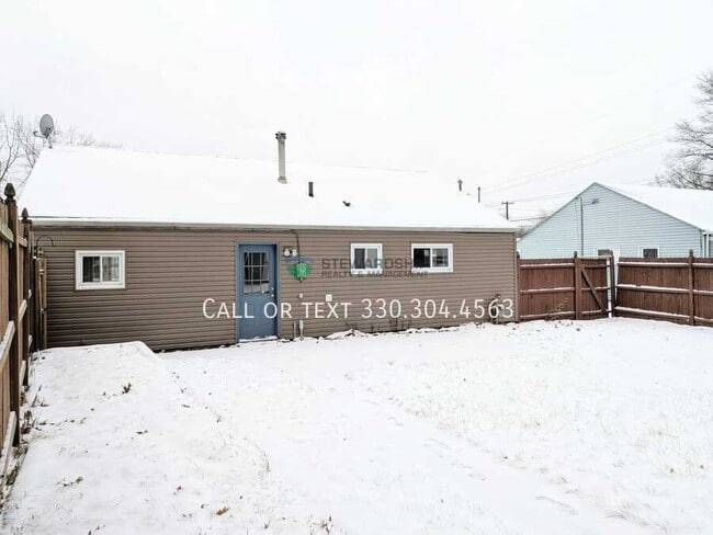 Building Photo - 2881 Archwood Pl