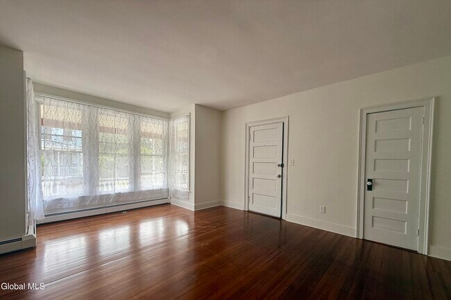 Building Photo - 9 Green Ridge Pl