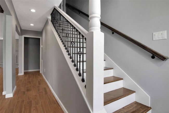 Building Photo - 12811 Golden Tee Ln
