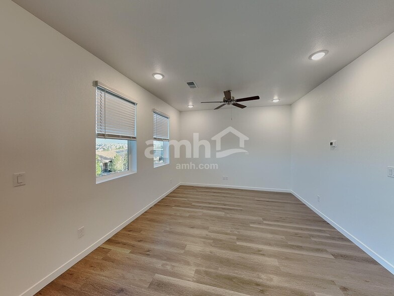 Building Photo - 26136 E Calhoun Pl