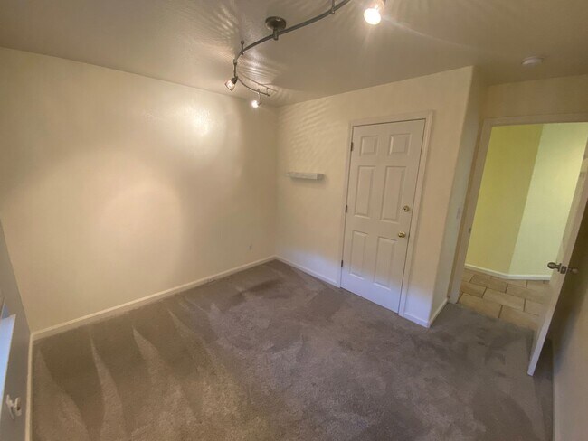 Building Photo - South Reno Home For Rent