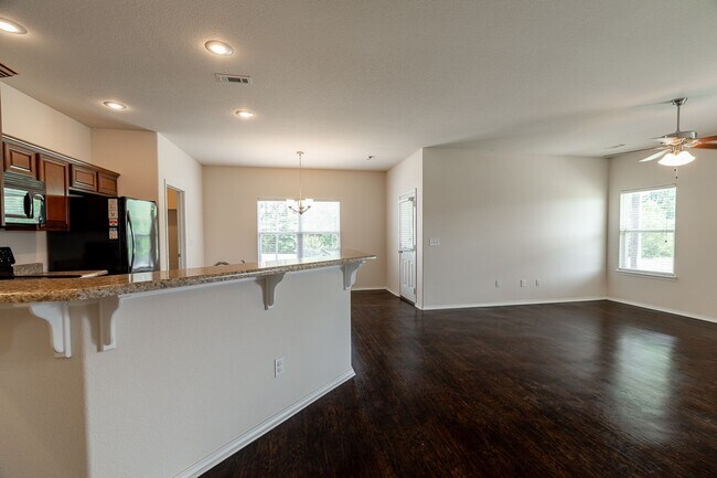 Building Photo - 3 Bedroom 2 Bath West Fay Home w/HUGE Backyard!