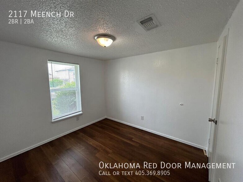 Building Photo - 2117 Meench Dr