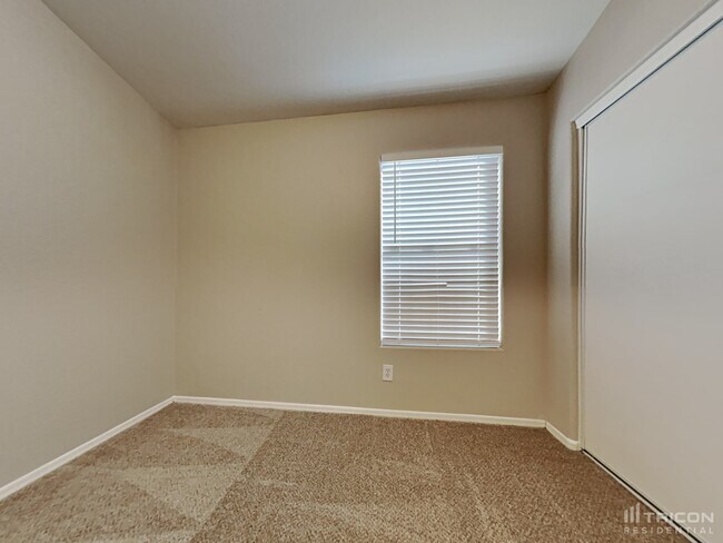 Building Photo - 1805 N 127th Dr
