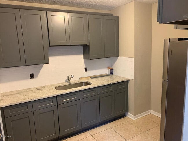 Building Photo - Coming Soon | 3BR Westside Home Close to NAS Jax & Cecil Field