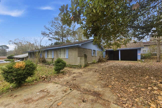 Building Photo - 919 25th St