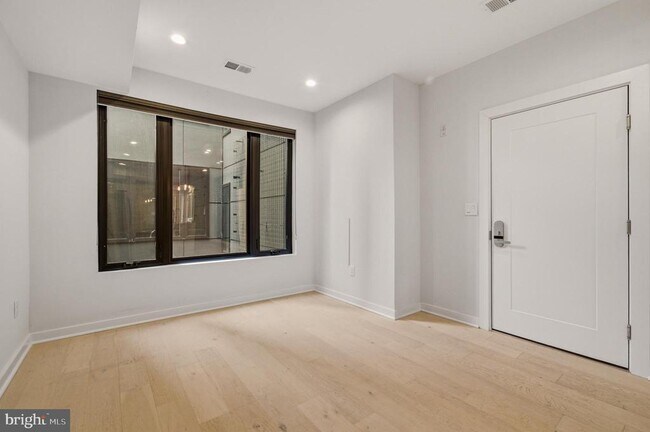 Building Photo - 531 Kennedy St NW