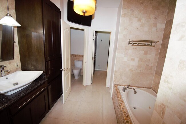 Building Photo - 3134 Homer Dr