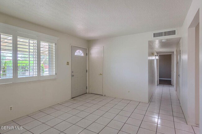 Building Photo - 2125 Pacheco Dr