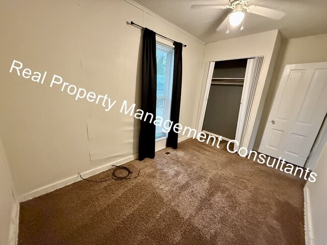 Building Photo - 3 Bedroom with Spacious Backyard