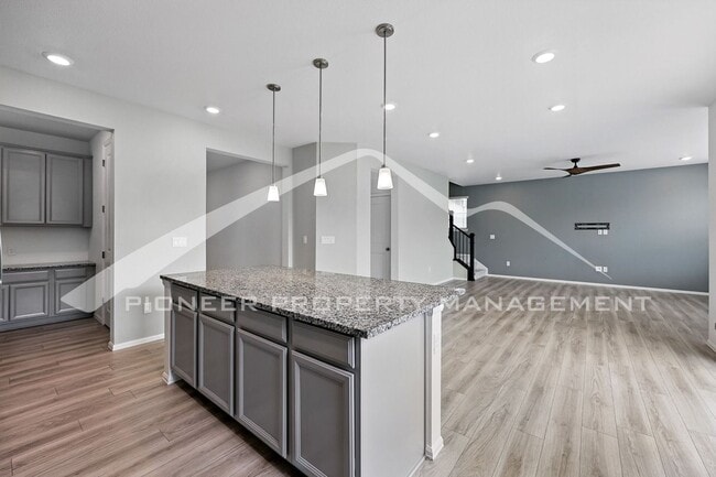 Building Photo - Spacious Home with Washer/Dryer and Centra...