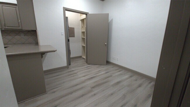 Building Photo - 2400 N Braeswood Blvd