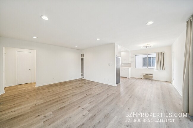 Building Photo - 7548 Hampton Ave