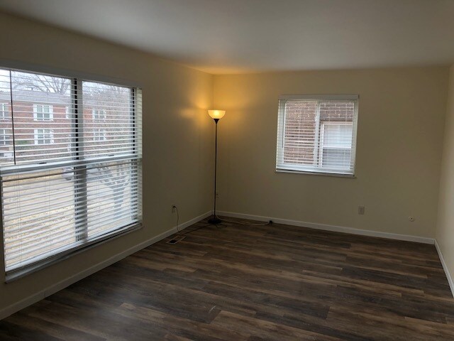 Building Photo - 10123 Puttington Dr