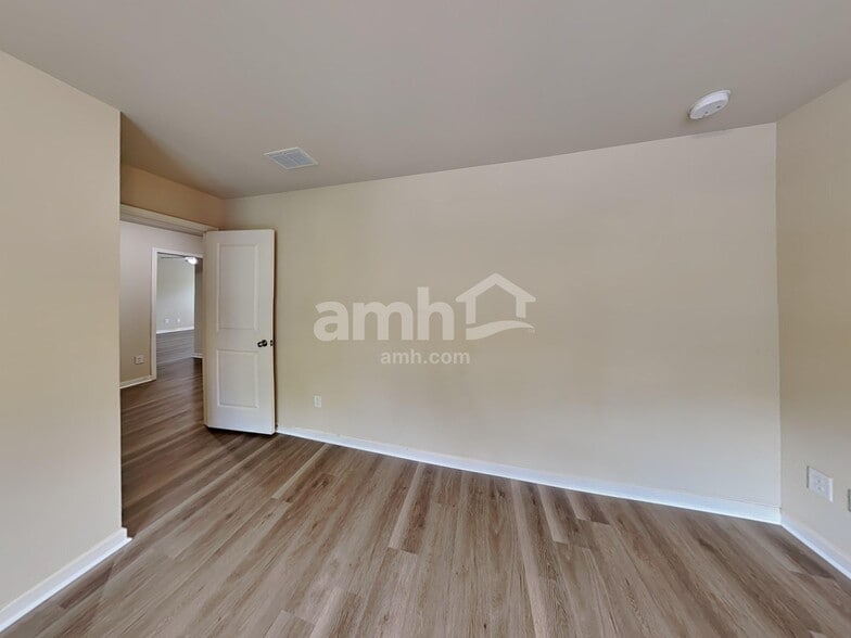 Building Photo - 491 Twain Cir