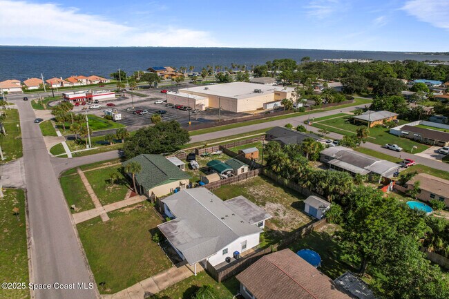 Building Photo - 219 Narvaez Dr
