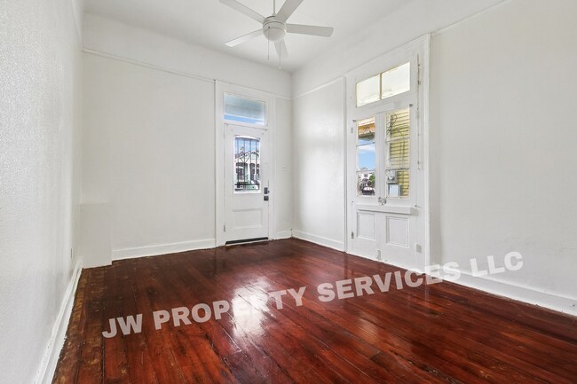 Building Photo - 2332 Ursulines Ave