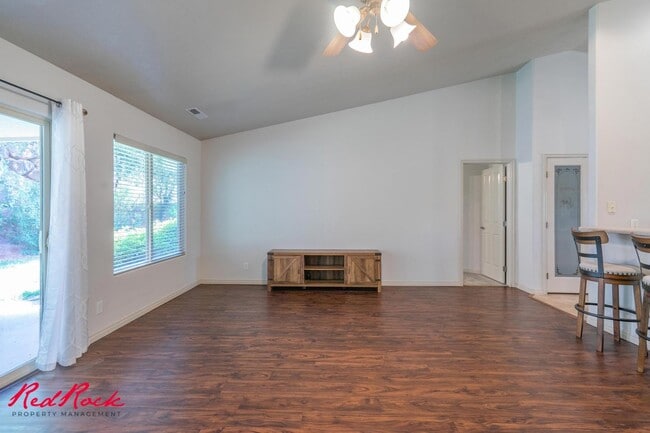 Building Photo - Partially Furnished 3 Bedroom Home with Co...