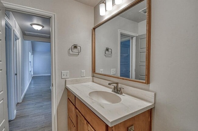 Building Photo - 624 Caladium Dr