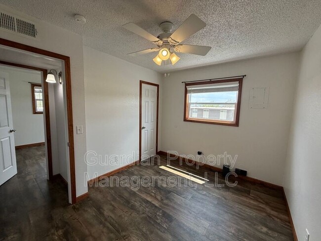 Building Photo - 1135 N College Dr