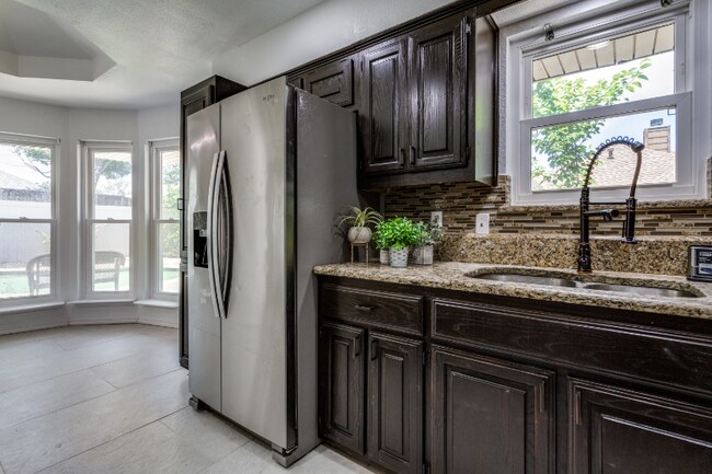 Building Photo - 105 Douglas Dr