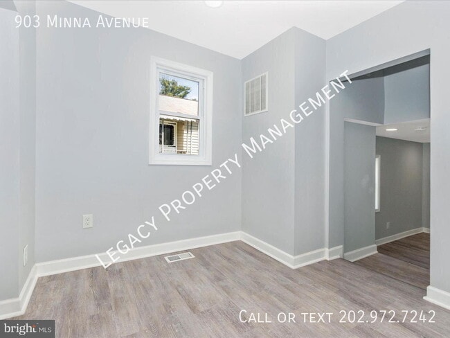 Building Photo - 903 Minna Ave