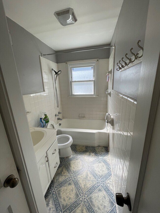 Building Photo - 9 Winston Ave