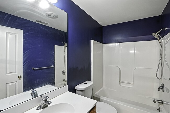 Building Photo - 17 Violet Ln
