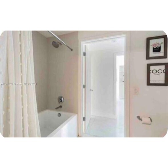 Building Photo - 501 NE 31st St